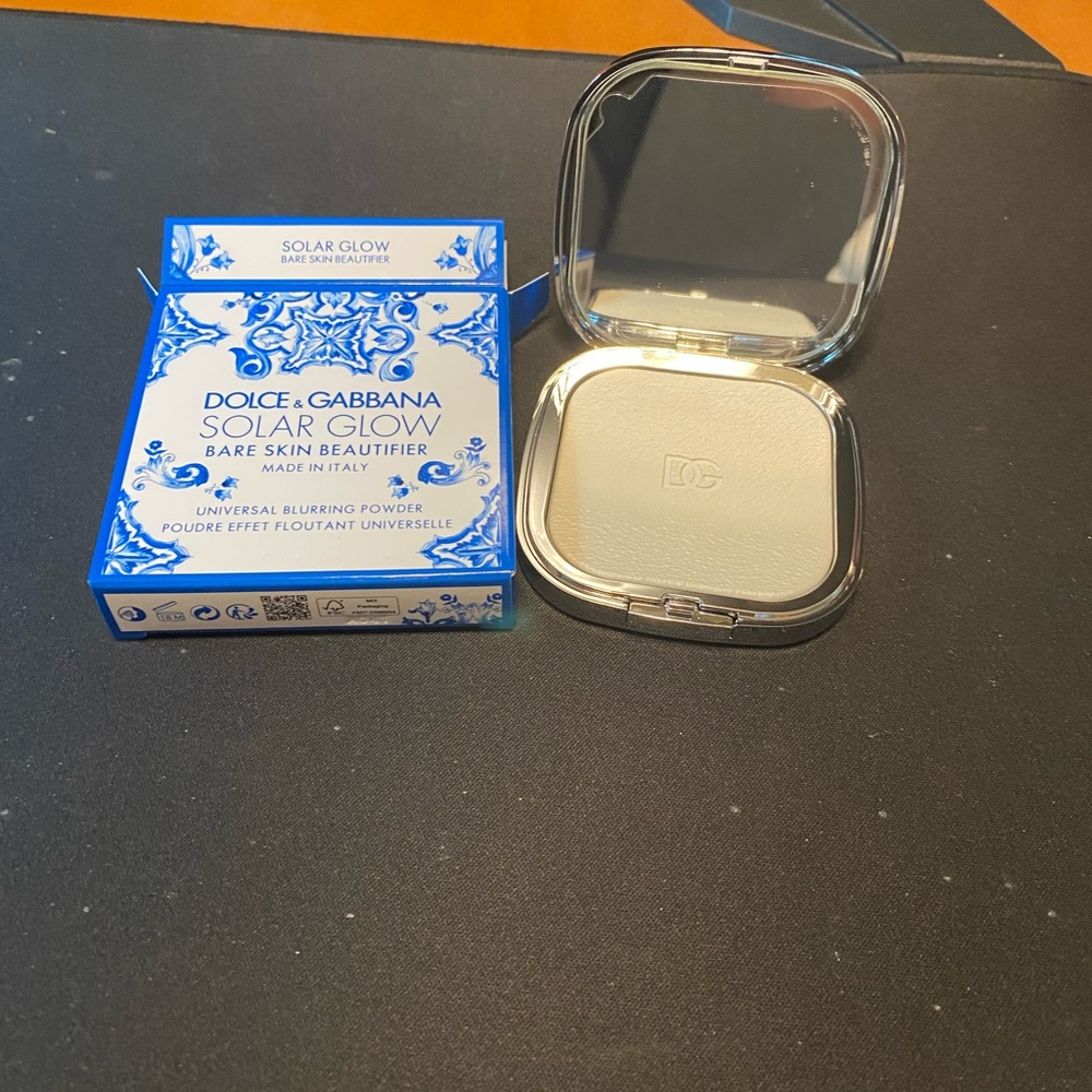 Dolce & Gabbana Solar Glow Compact in Silver and White